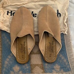 Sabah Tan Leather Mules
